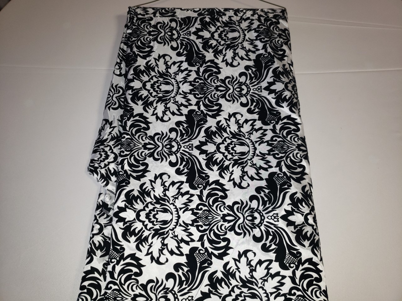120” Round Black & White Flocked Taffeta Table Linen – JH Party and ...